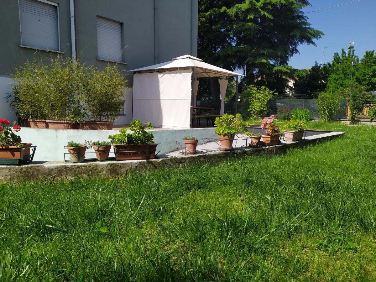 Casa Vacanze I Giardini Di Marzo San Giorgio di Mantova Exterior foto
